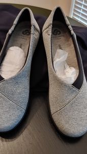 Brand New Clarks Cloudsteppers Shoes Size 11